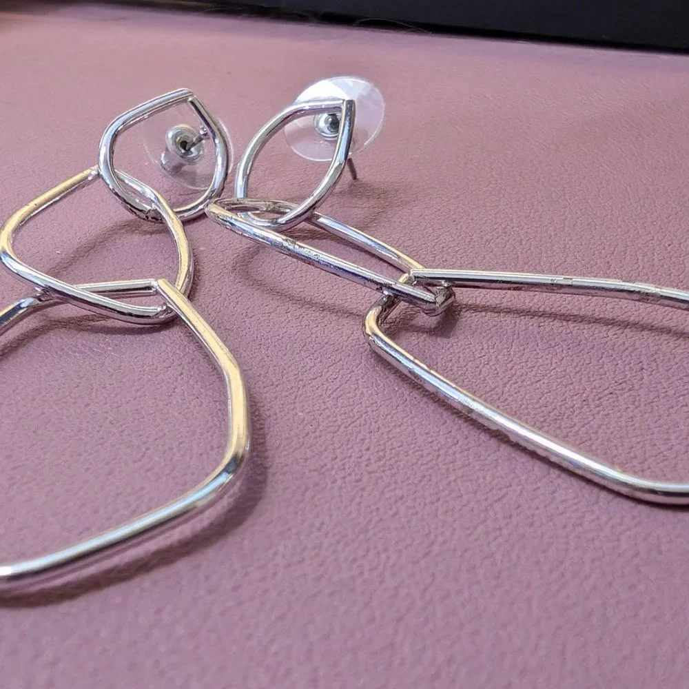 Geometric silver earrings - Picture 2 of 2